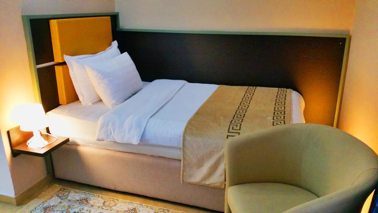 Capital Tirana Hotel Bruci Exteriör bild
