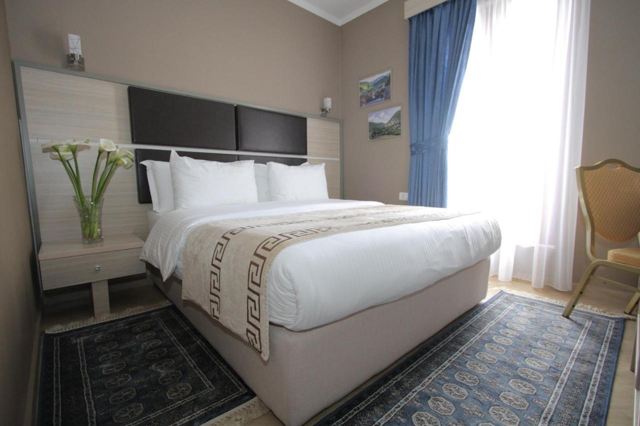 Capital Tirana Hotel Bruci Exteriör bild