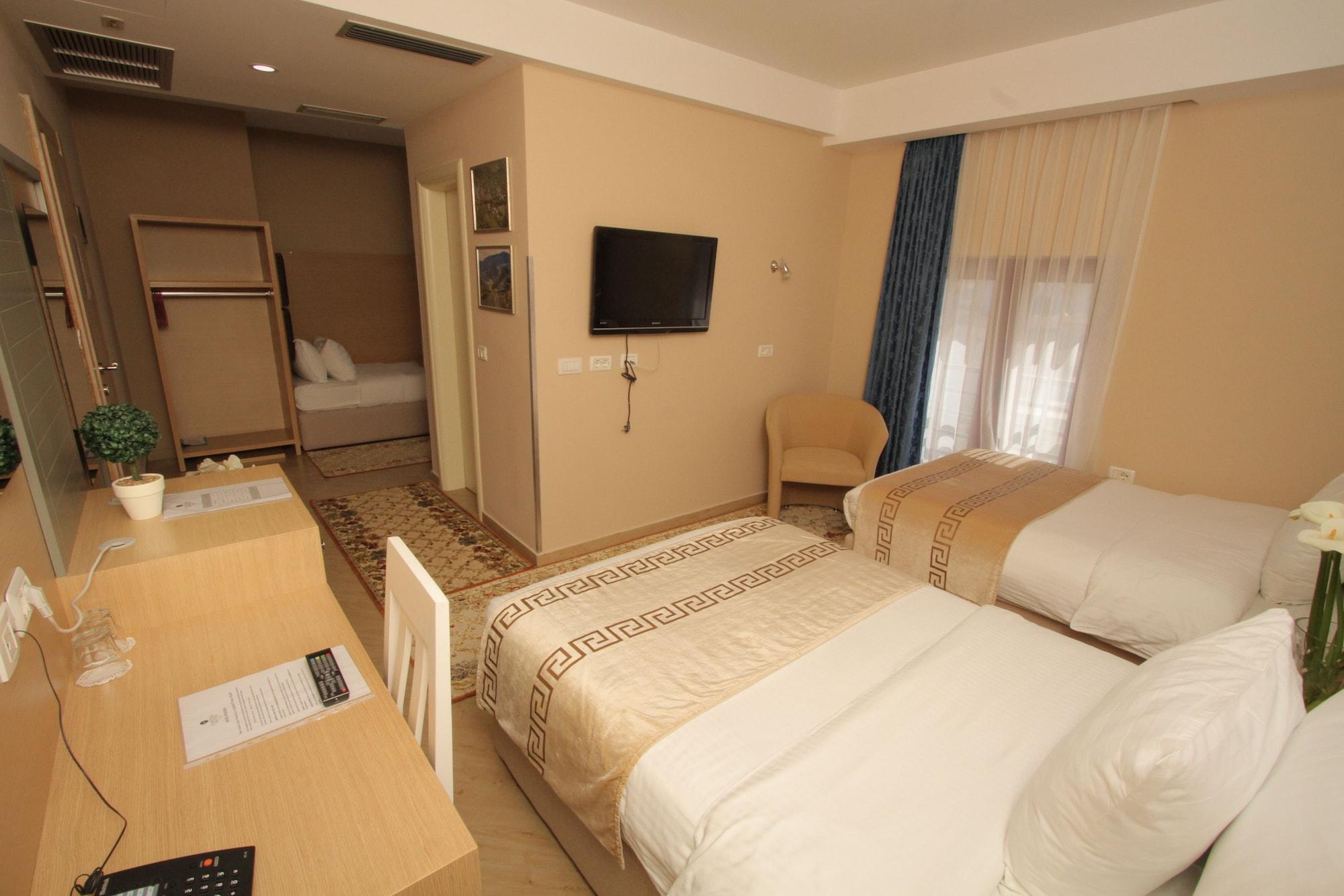 Capital Tirana Hotel Bruci Exteriör bild