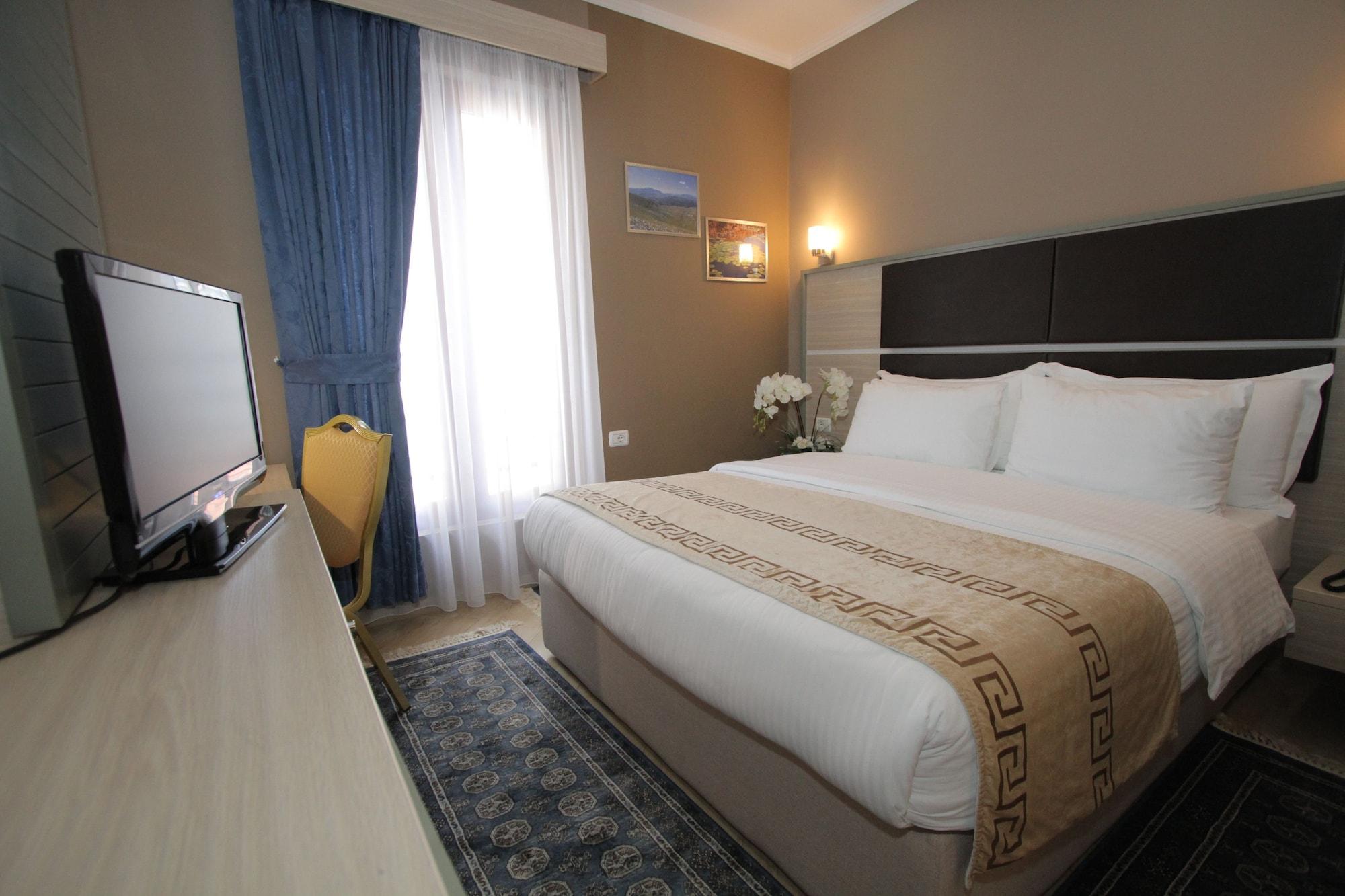 Capital Tirana Hotel Bruci Exteriör bild