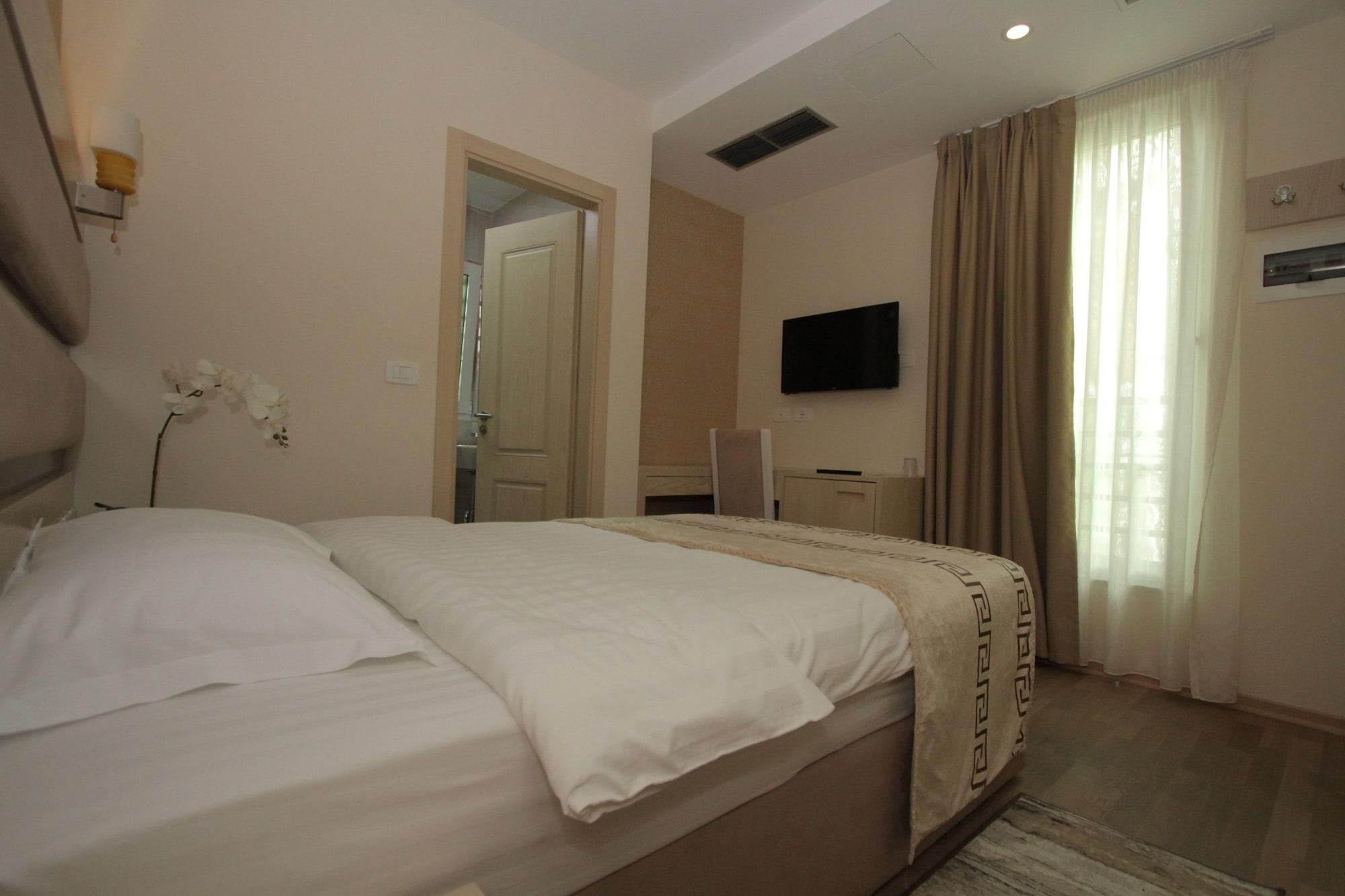 Capital Tirana Hotel Bruci Exteriör bild