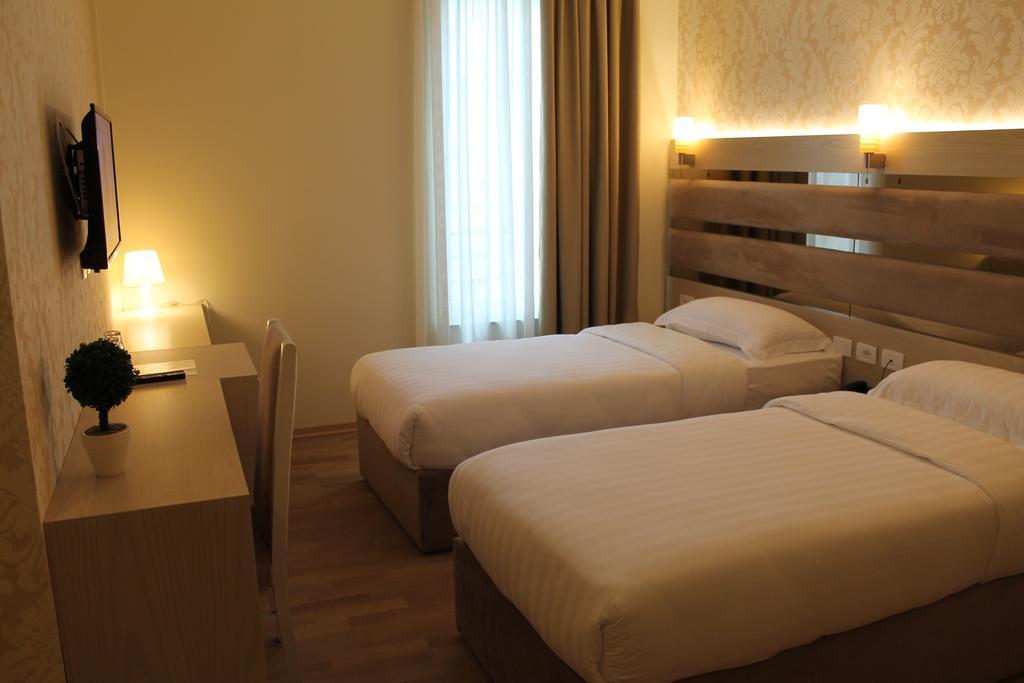 Capital Tirana Hotel Bruci Exteriör bild