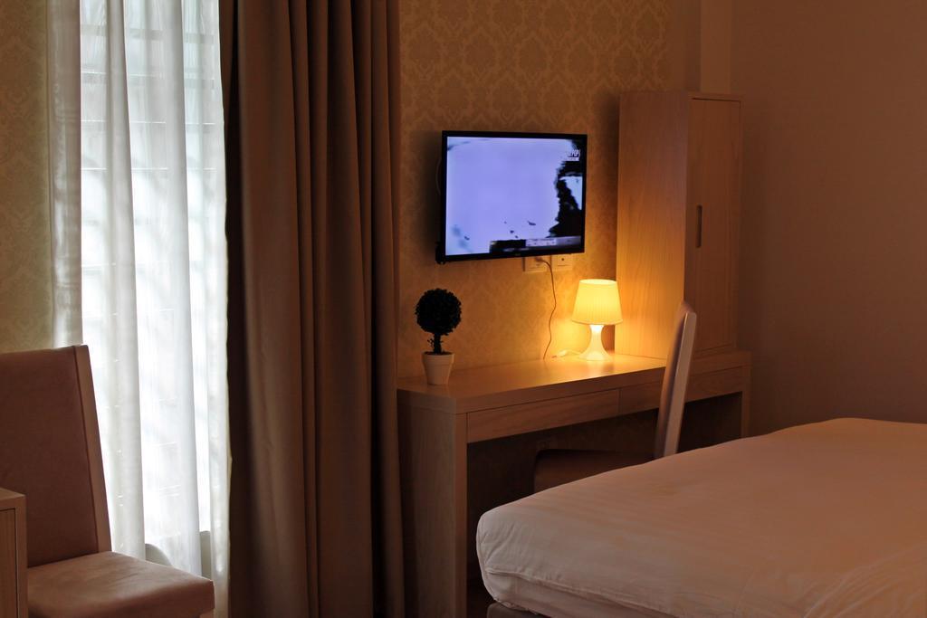 Capital Tirana Hotel Bruci Exteriör bild