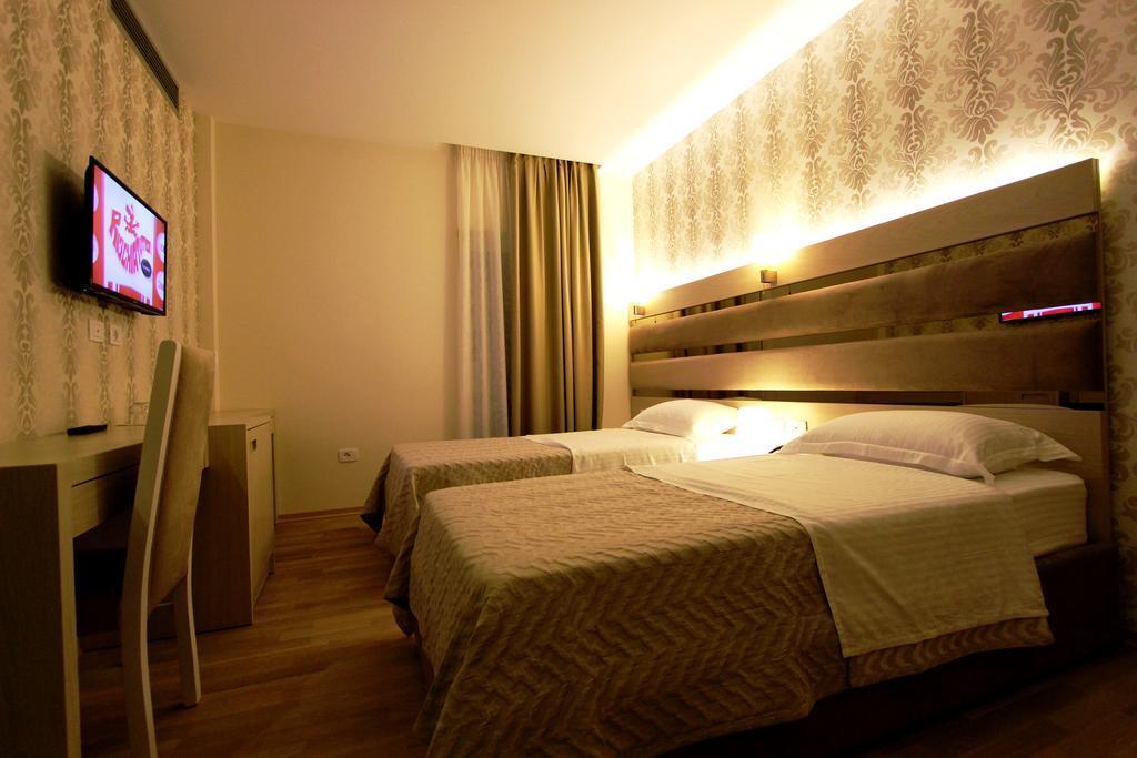 Capital Tirana Hotel Bruci Exteriör bild