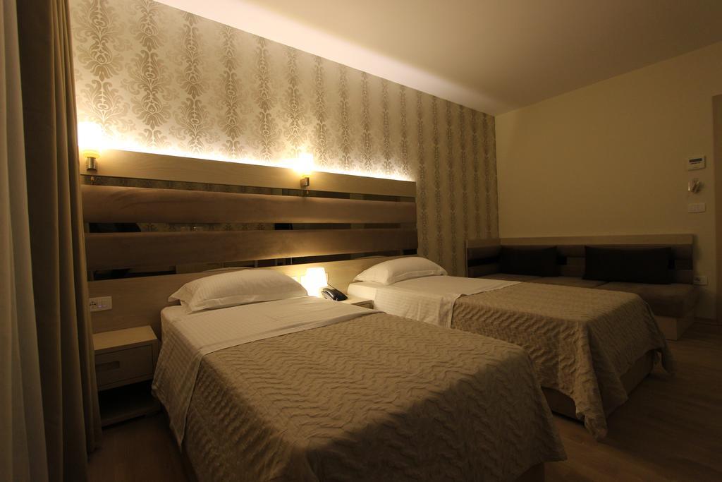Capital Tirana Hotel Bruci Exteriör bild