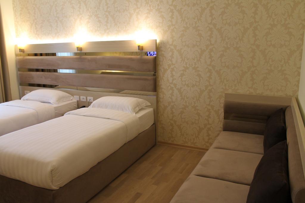Capital Tirana Hotel Bruci Exteriör bild
