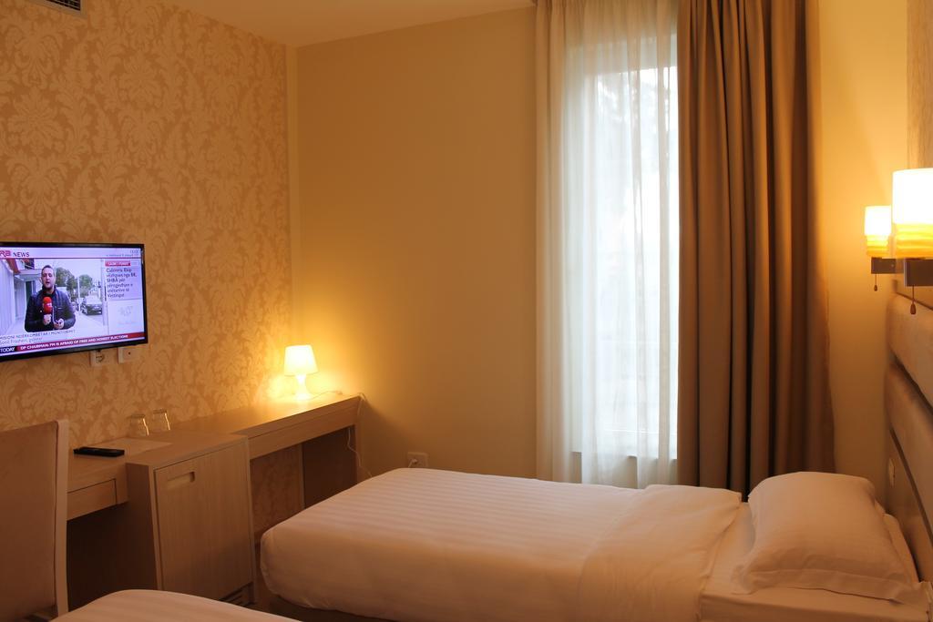 Capital Tirana Hotel Bruci Exteriör bild