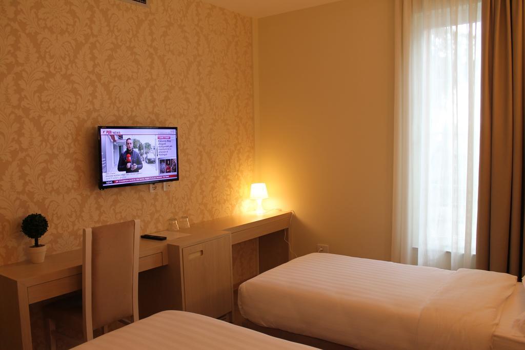 Capital Tirana Hotel Bruci Exteriör bild