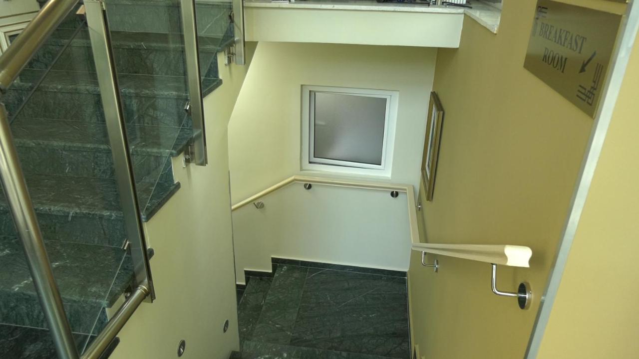 Capital Tirana Hotel Bruci Exteriör bild